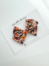 Load image into Gallery viewer, Fall in Love Florals