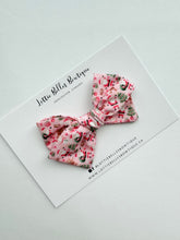 Load image into Gallery viewer, Pink Classic Christmas