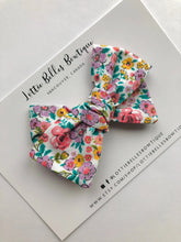 Load image into Gallery viewer, Floral Fun