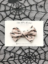 Load image into Gallery viewer, Gift for Toddler Girls. Toddler Hair Bows, Hair bows for babies, hair clips, toddler hair bow, baby hair bow, halloween hair bow, bat hair bow,