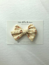 Load image into Gallery viewer, Cream Floral