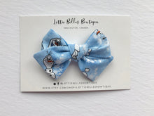 Load image into Gallery viewer, Huggable Snowman