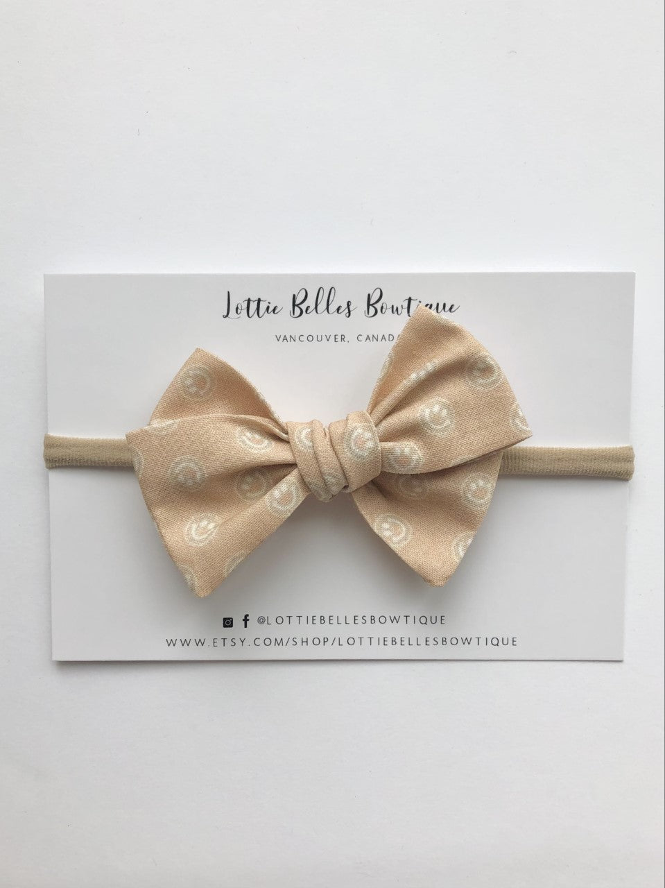 Hair bows for babies, hair clips, toddler hair bow, baby hair bow, Disney hair bow, princess hair bow, baby headband bow, smiley face hair bow